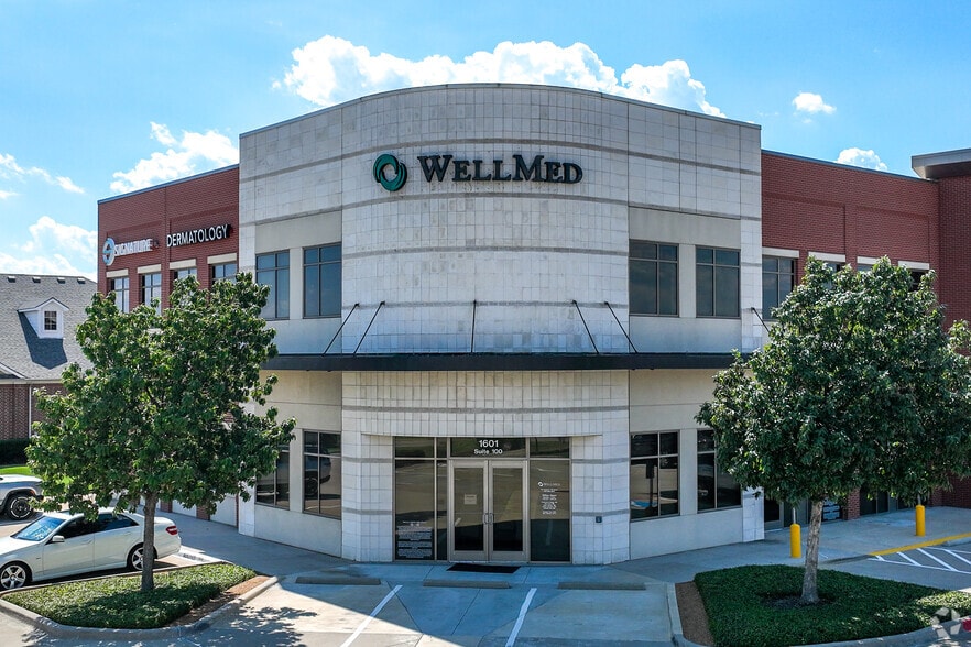 More Photos Of 1601 W Hebron Pky, Carrollton Medical For Lease