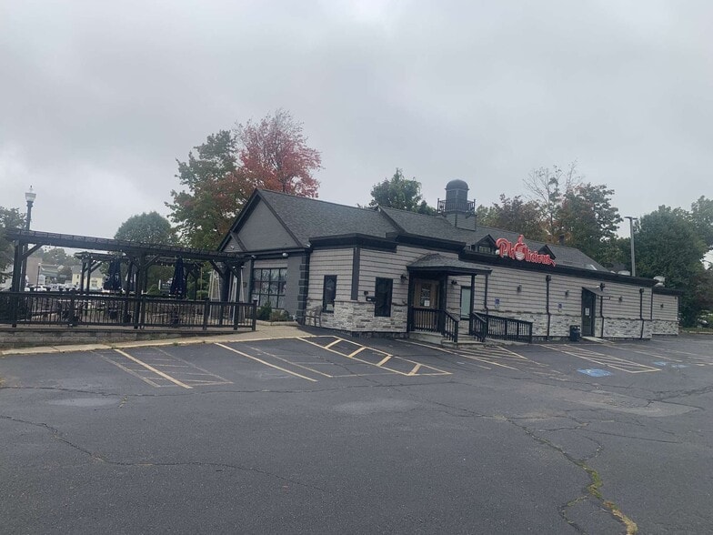 Primary Photo Of 1062 Main Street st, Holden Restaurant For Sale