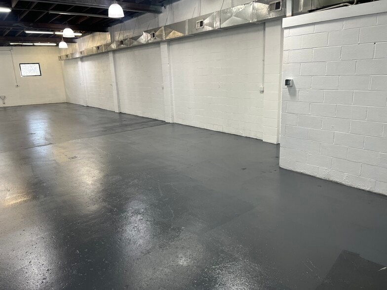 More Photos Of 686 Montgomery Ave, Lexington General Retail For Sale