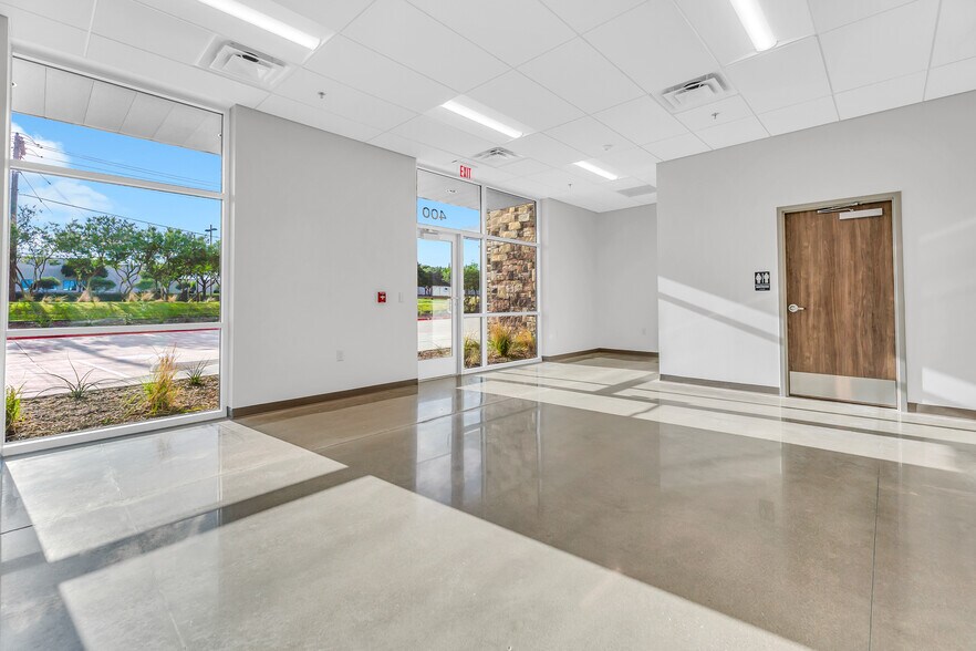 More Photos Of 1100 Lakeside Parkway, Flower Mound Showroom For Lease