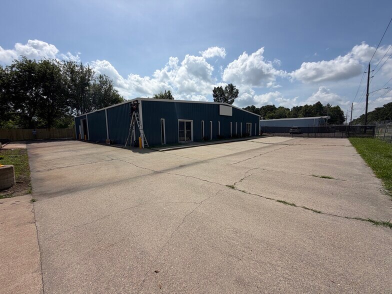 More Photos Of 16410 Lee Rd, Humble Unknown For Lease