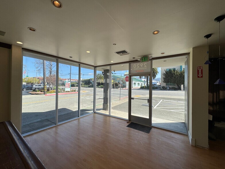 More Photos Of 2920 7th St, Berkeley Service For Lease