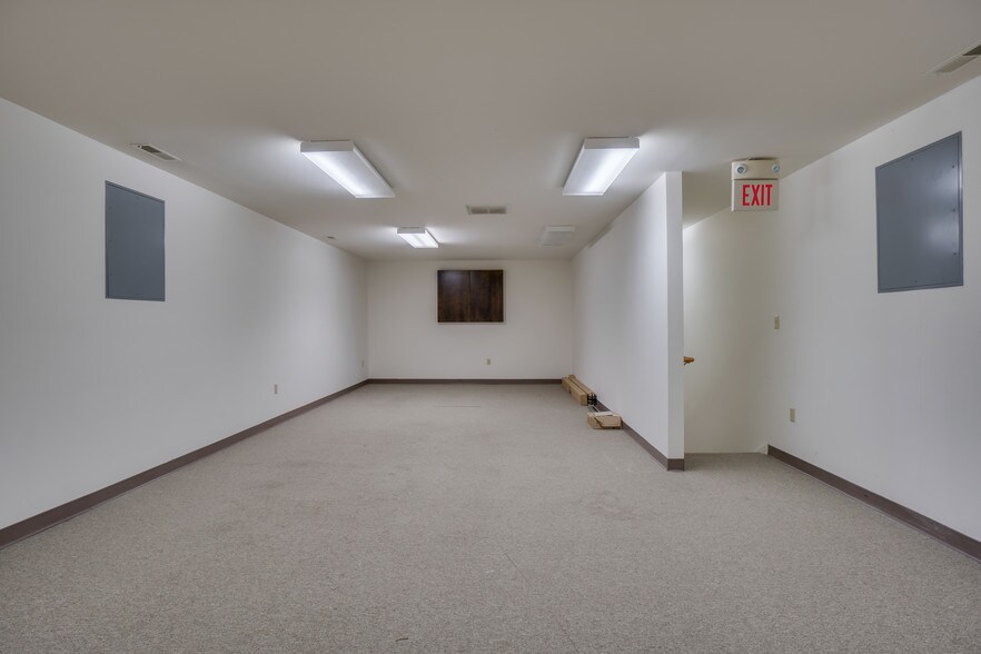 More Photos Of 2442 New Dorset Cir, Powhatan Office For Lease