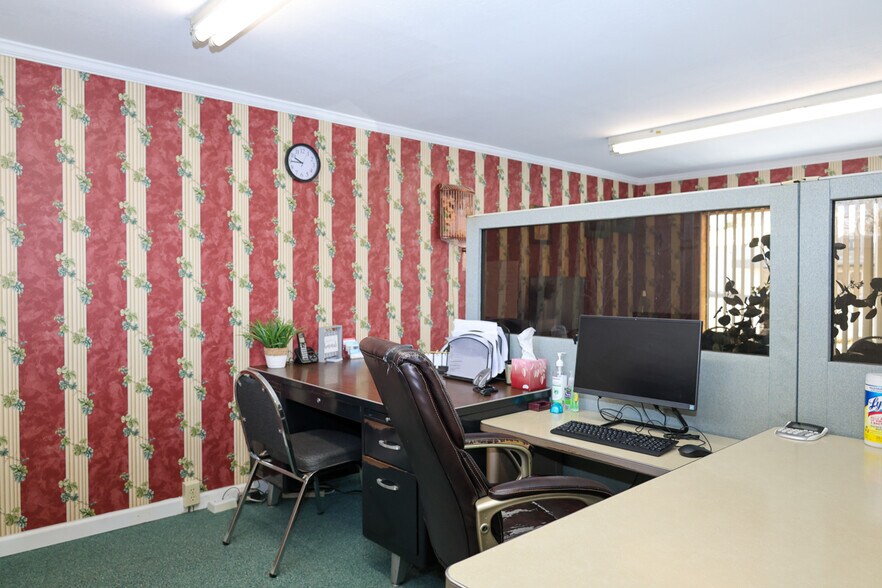 More Photos Of 1616 Blountville Blvd, Blountville Office Residential For Sale