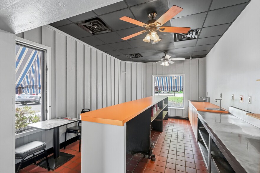 More Photos Of 924 N Bethlehem Pike, Ambler Restaurant For Sale