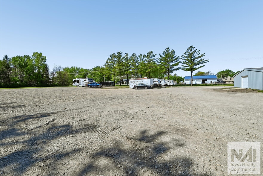 More Photos Of 520 Franklin St, Center Point Industrial For Sale