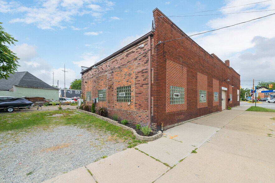 More Photos Of 2030 Broadview Rd, Cleveland Storefront For Sale