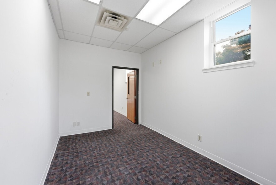 More Photos Of 197 E Morse St, Markle Office For Sale