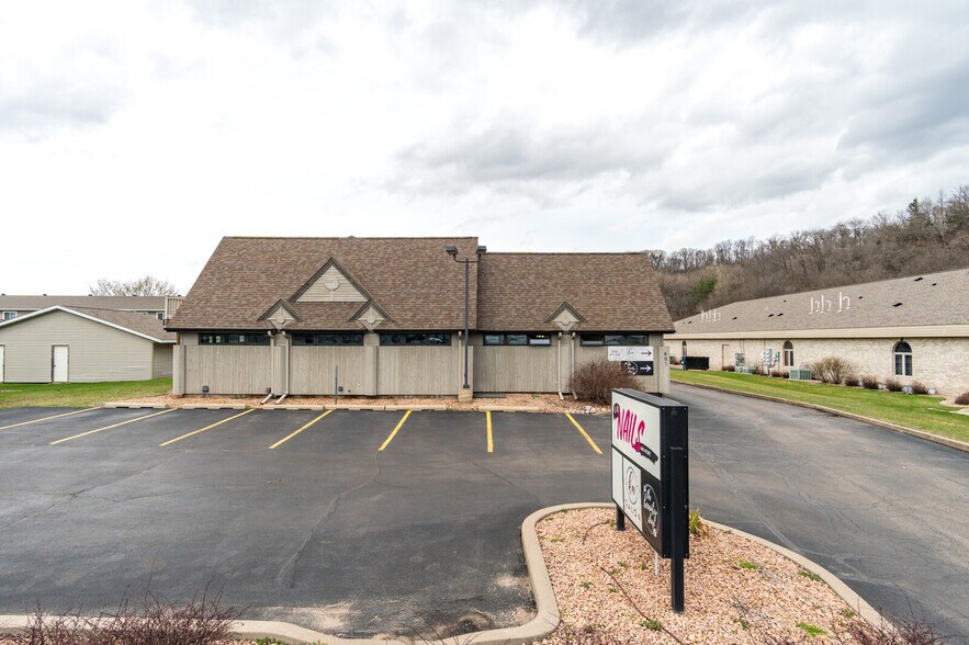 More Photos Of 601 McHugh Rd, Holmen General Retail For Lease