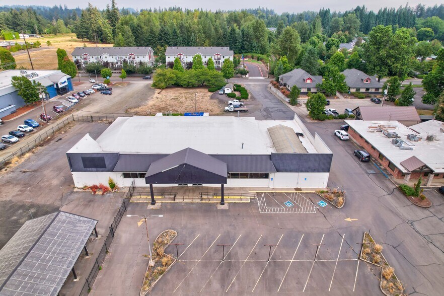 More Photos Of 350 Hickory St NW, Albany Garden Center For Lease