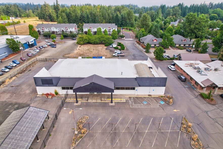 More Photos Of 350 Hickory St NW, Albany Garden Center For Sale