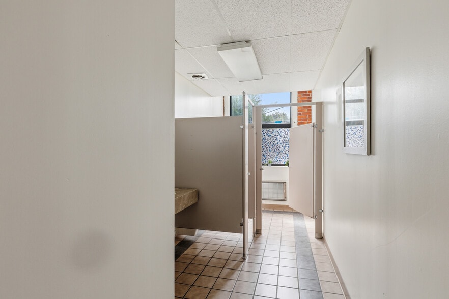 More Photos Of 103 Roxbury St, Keene Office For Sale