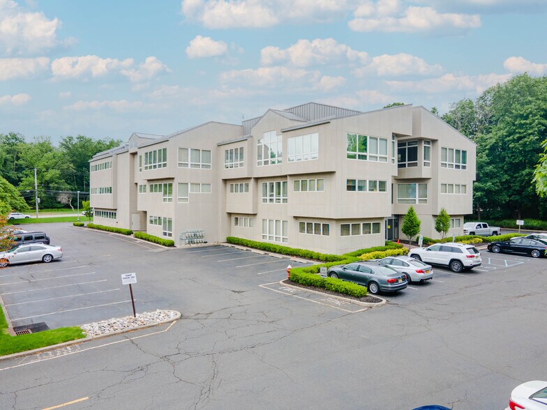 More Photos Of 860 Wyckoff Ave, Mahwah Medical For Lease