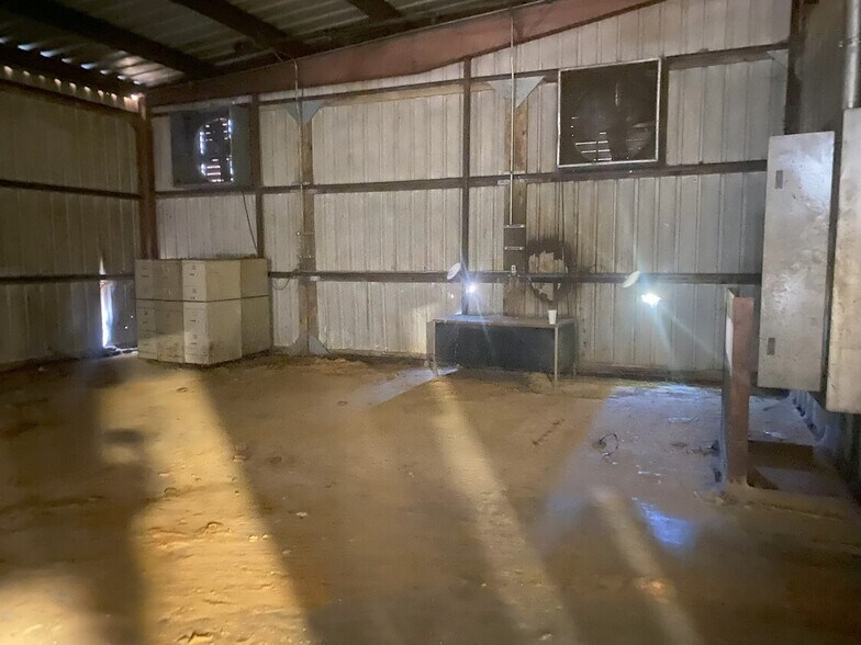 More Photos Of 422 Bay St, Heidelberg Manufacturing For Lease