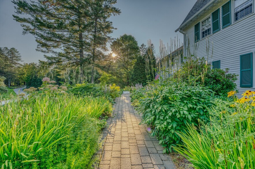 More Photos Of 80 Guider Ln, Bethlehem Hotel For Sale