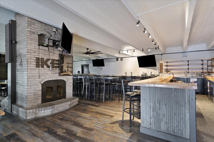 More Photos Of 122 W 6th St, Cheyenne Flex For Sale