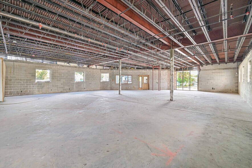 More Photos Of 2075 W 1st St, Fort Myers Office For Lease