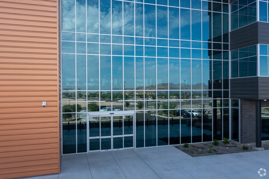 More Photos Of 1600 E Idea Ln, Tucson Office For Lease