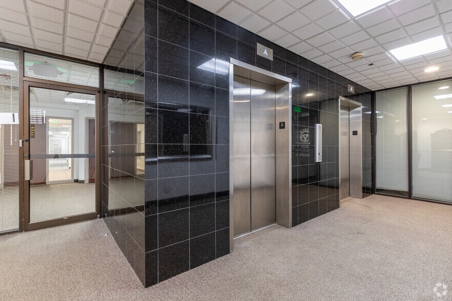 More Photos Of 301 W Michigan Ave, Ypsilanti Office For Lease