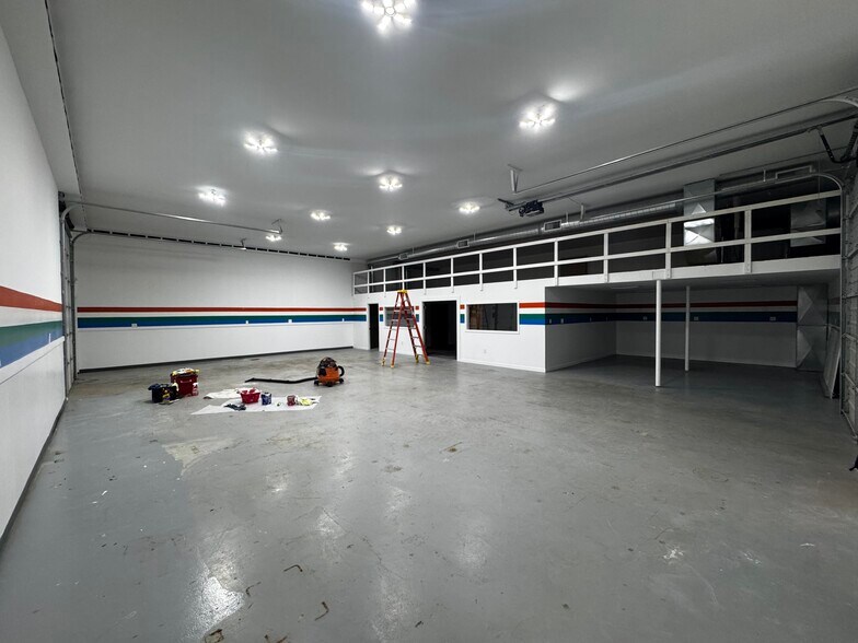 More Photos Of 1817 Scherer Pky, Saint Charles Warehouse For Lease