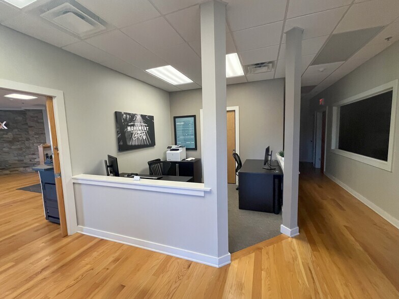 More Photos Of 140 Point Judith Rd, Narragansett Storefront Retail Office For Sale