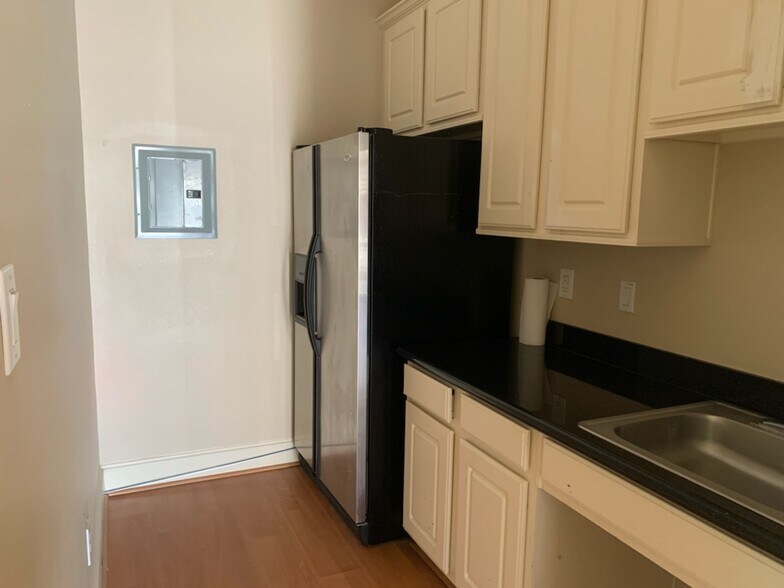 More Photos Of 13644 Breton Ridge St, Houston Medical For Sale