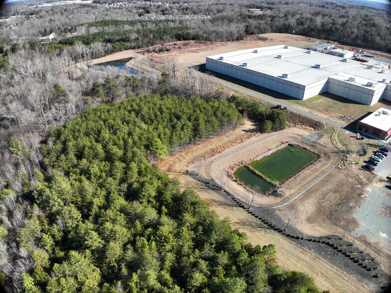 More Photos Of Whites Kennel Road, Burlington Land For Lease