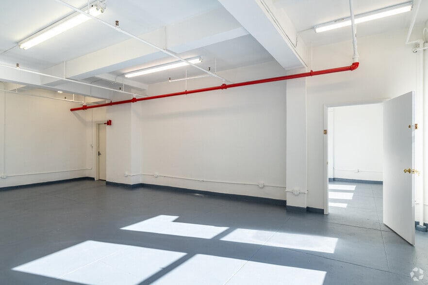 More Photos Of 150 W 28th St, New York Office For Lease