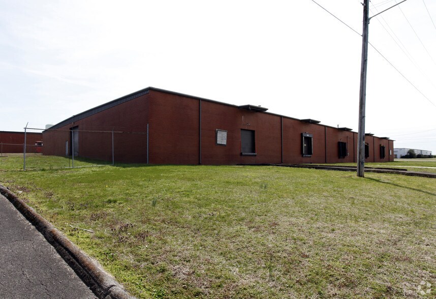 More Photos Of 1317 Winter Dr, Lebanon Distribution For Lease
