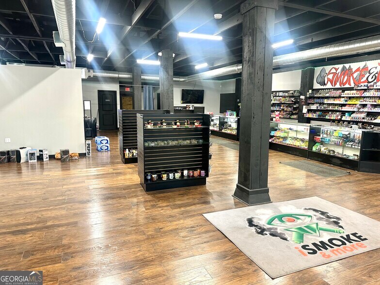 More Photos Of 1300 W Taylor St, Griffin General Retail For Sale