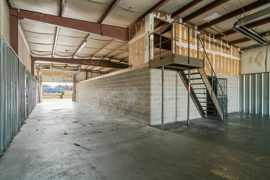 More Photos Of 12 S 111th Ave, Tulsa Service For Lease