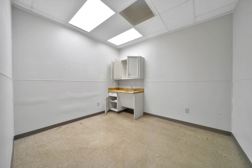More Photos Of 12036 Airline Dr, Houston Medical For Sale