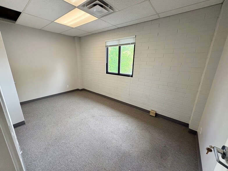 More Photos Of 204-218 Blue Mountain St, Coquitlam Office For Lease