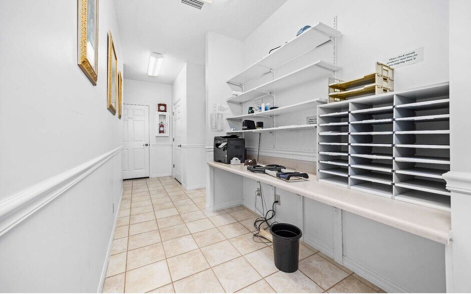 More Photos Of 1720 N Ohio Ave, Live Oak Office For Sale