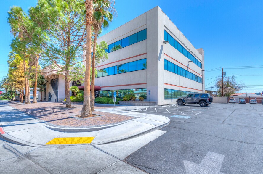More Photos Of 1100 E Bridger Ave, Las Vegas Office For Lease