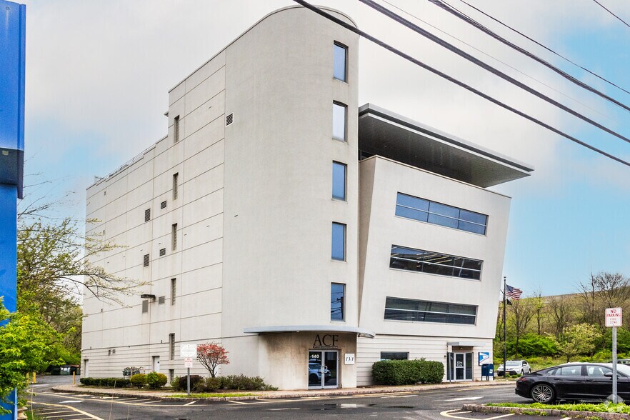 More Photos Of 140 Smith St, Keasbey Office For Sale