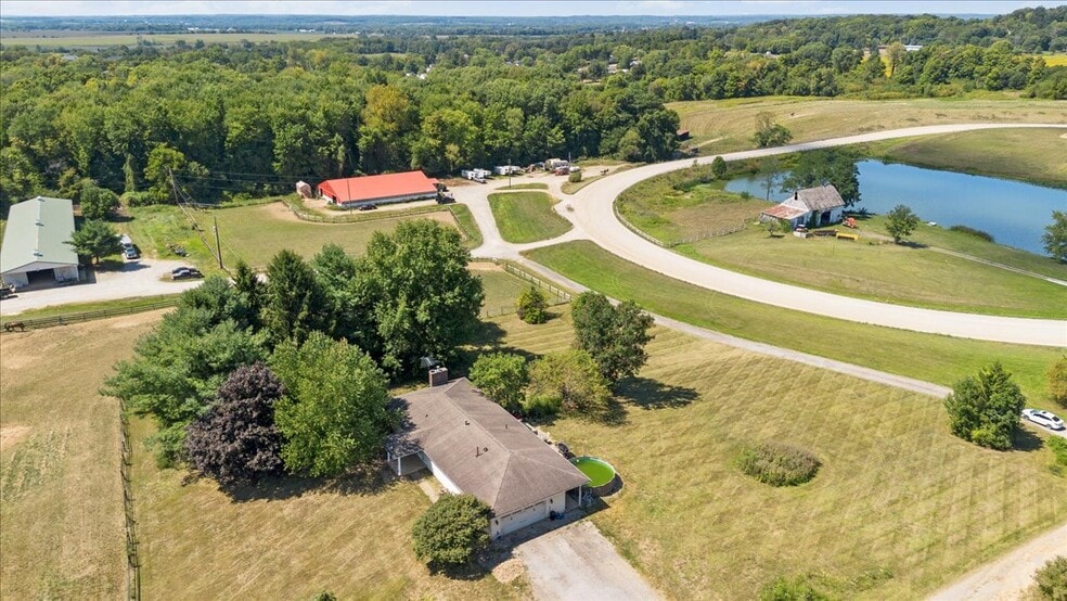 More Photos Of 7233 National Rd, Thornville Horse Stables For Sale