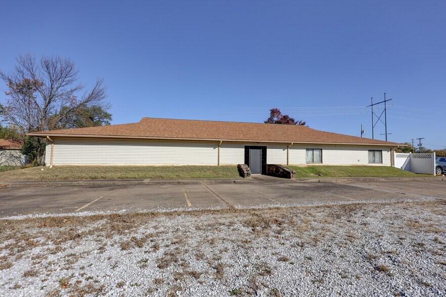 More Photos Of 2728 & 2802 N Rangeline Road, Joplin Flex For Sale