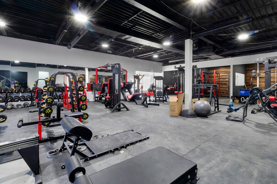 More Photos Of 6609 E 82nd St, Indianapolis Storefront Retail Office For Sale