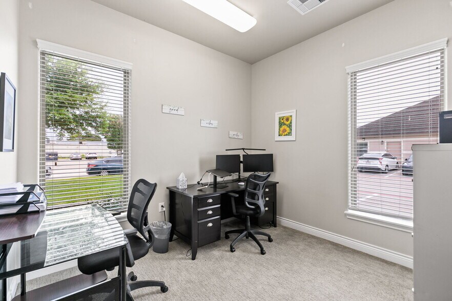 More Photos Of 13715 Office Park Dr, Houston Office For Sale