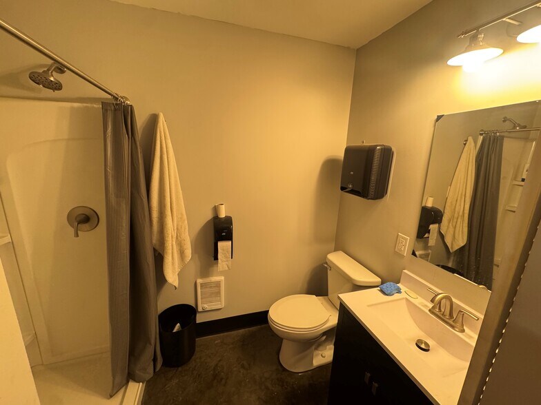 More Photos Of 5551-5553 Webster St, Dayton Warehouse For Sale