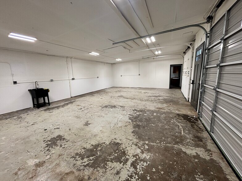More Photos Of 446 McClaine St, Silverton Warehouse For Lease