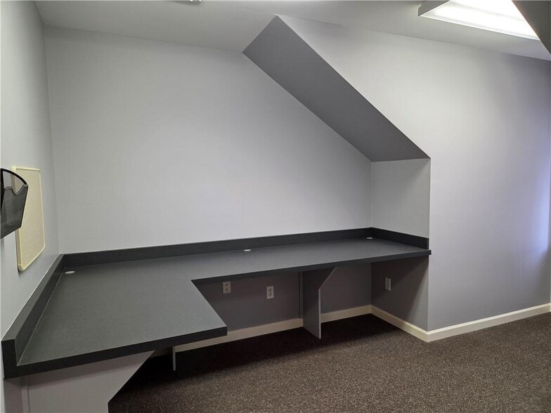 More Photos Of 1065 Muller Pky, Westwego Office For Sale