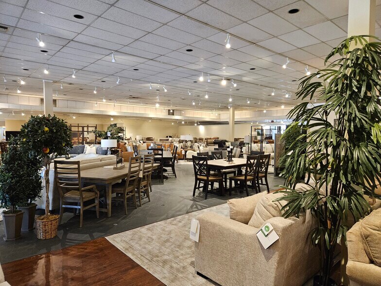 More Photos Of 345 W 18th St, Merced Storefront For Sale