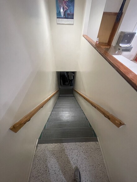 More Photos Of 1055 E Tremont Ave, Bronx Medical For Lease