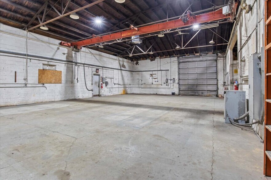 More Photos Of 890 N Main St, Independence Warehouse For Sale