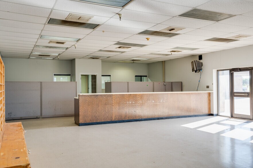 More Photos Of 2716 Commerce St, Wichita Falls Industrial For Sale