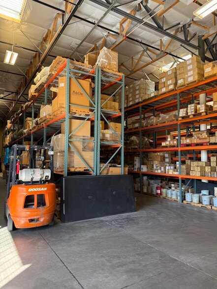 More Photos Of 2019 W Quail Ave, Phoenix Warehouse For Lease