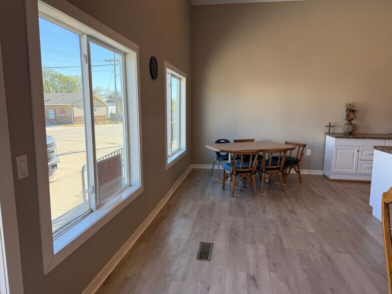 More Photos Of 105 W Vine St, Yutan General Retail For Sale