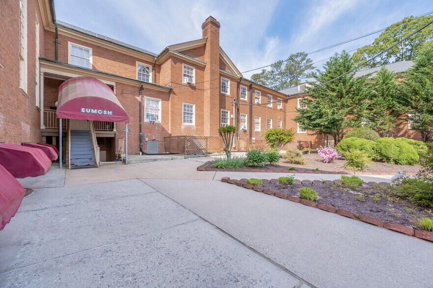 More Photos Of 7740 Cherokee Rd, Richmond Religious Facility For Sale